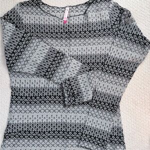 Moving Comfort Black and Gray Patterned Top